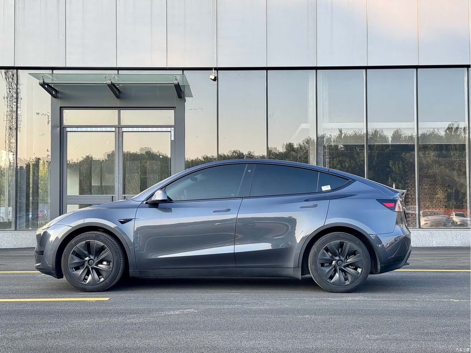 Tesla Model Y, 2023 4