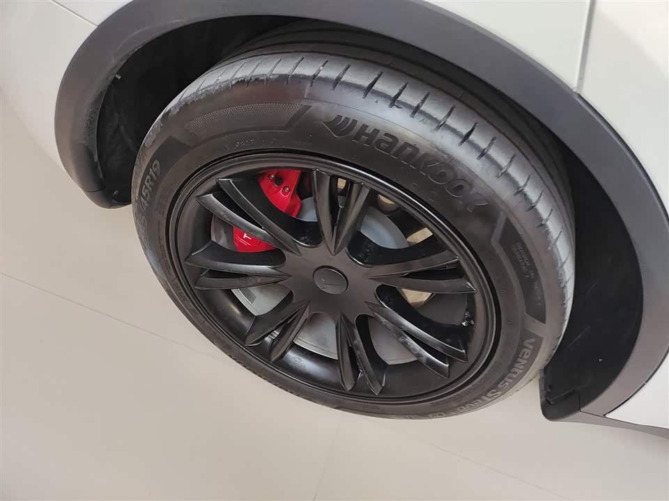 Tesla Model Y Tesla Model Y