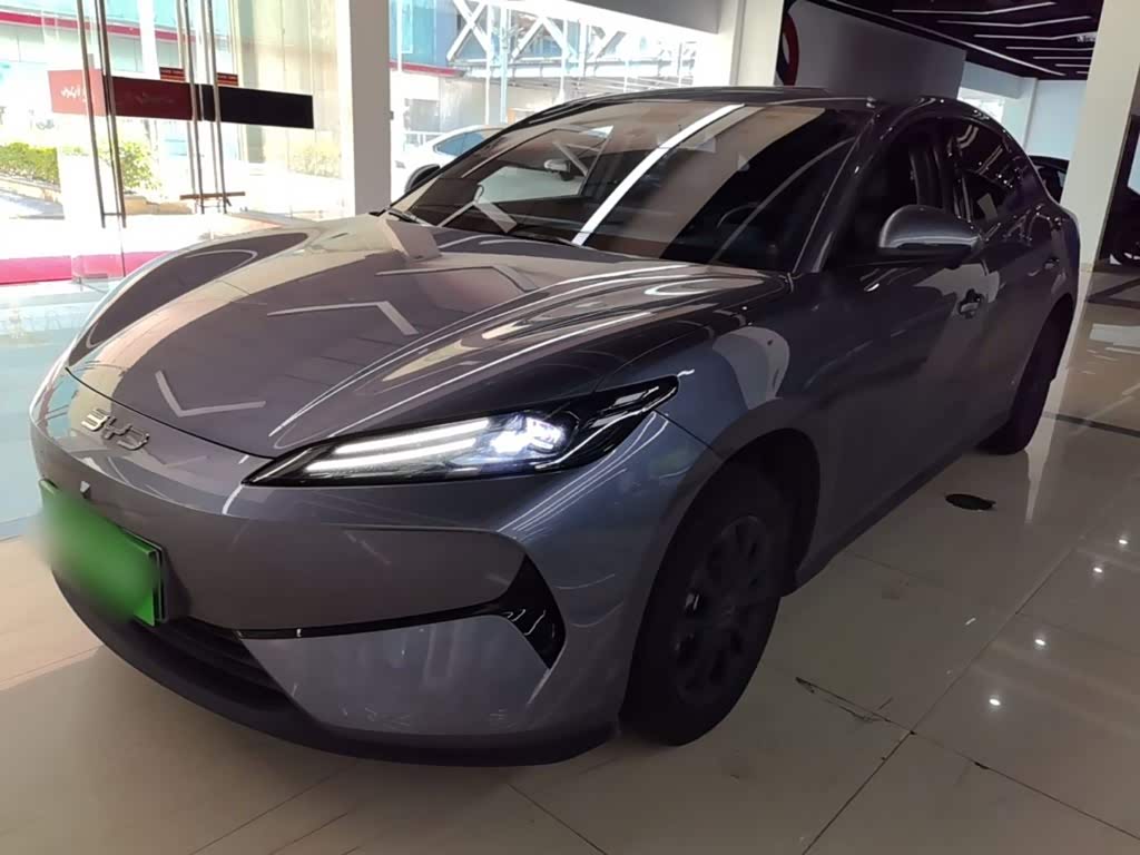 BYD E7