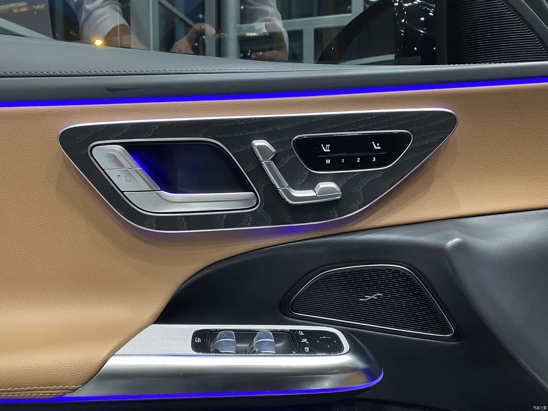 Mercedes-Benz E-Class, 2025 4