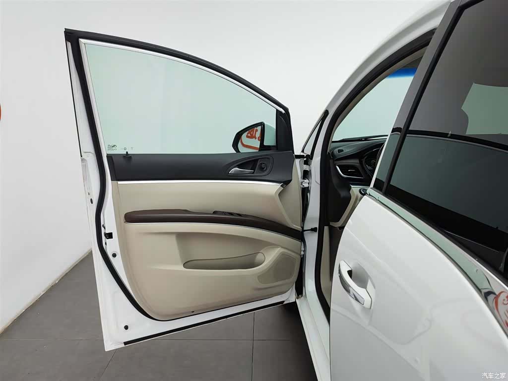 Buick GL8, 2020 8