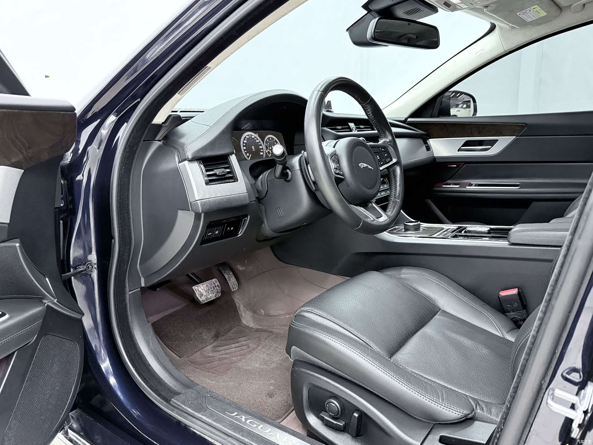 Land Rover P250, 2021 7