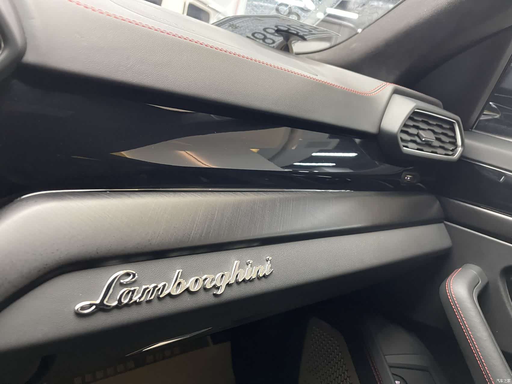 Lamborghini Urus, 2023 19