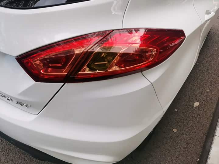 Changan Eado XT 2015 1.6L МКПП jun ku xing guo V