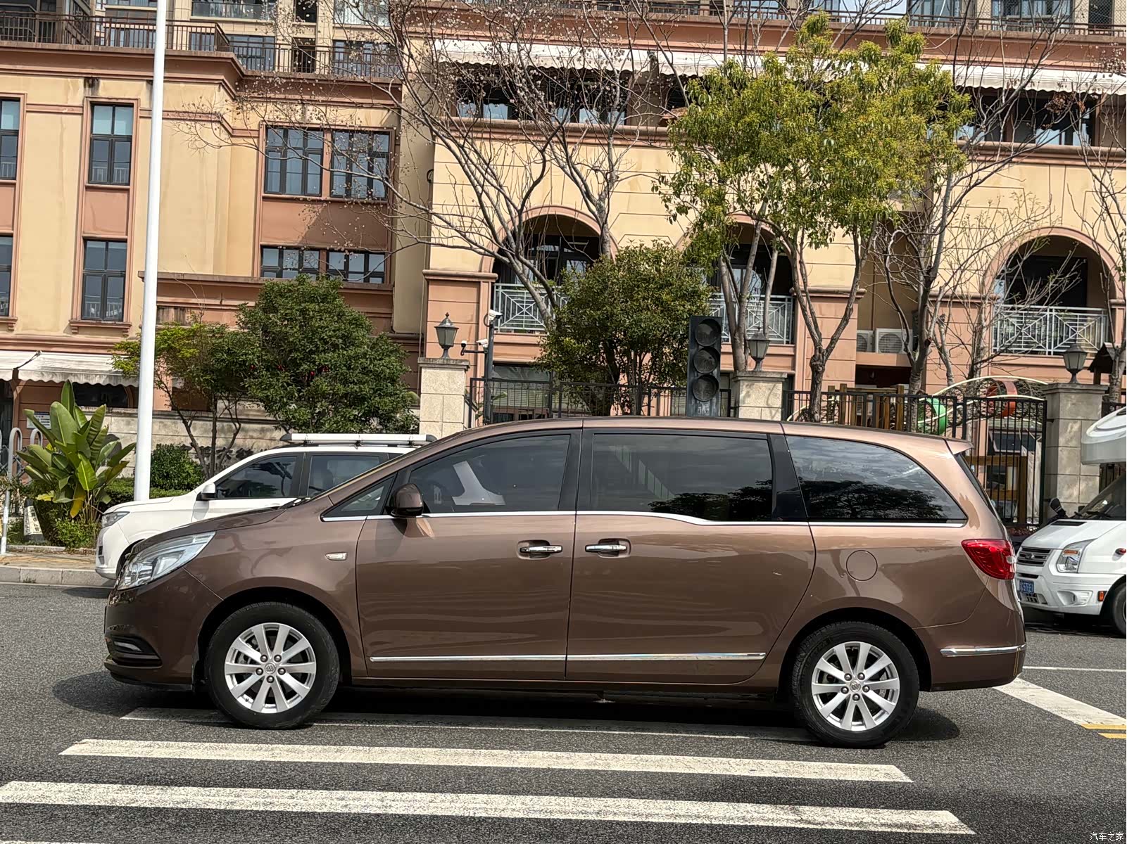 Buick GL8, 2019 18