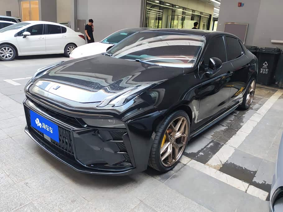 Lynk & Co 03