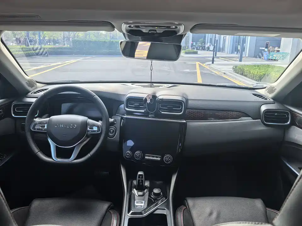 Lynk & Co 02