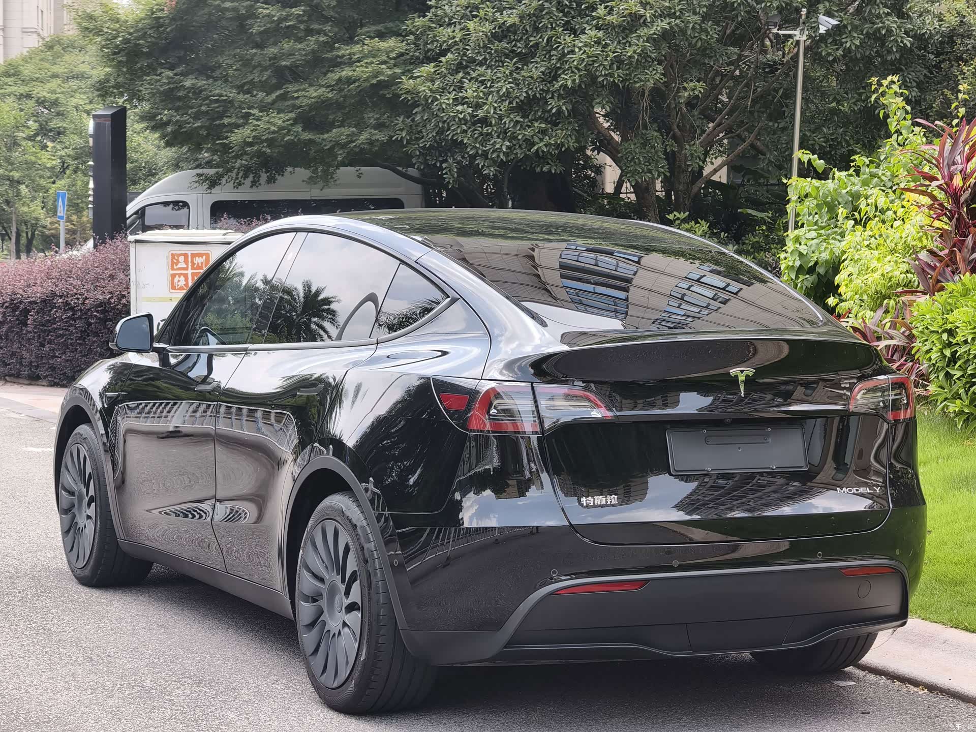 Tesla Model Y, 2023 все фото
