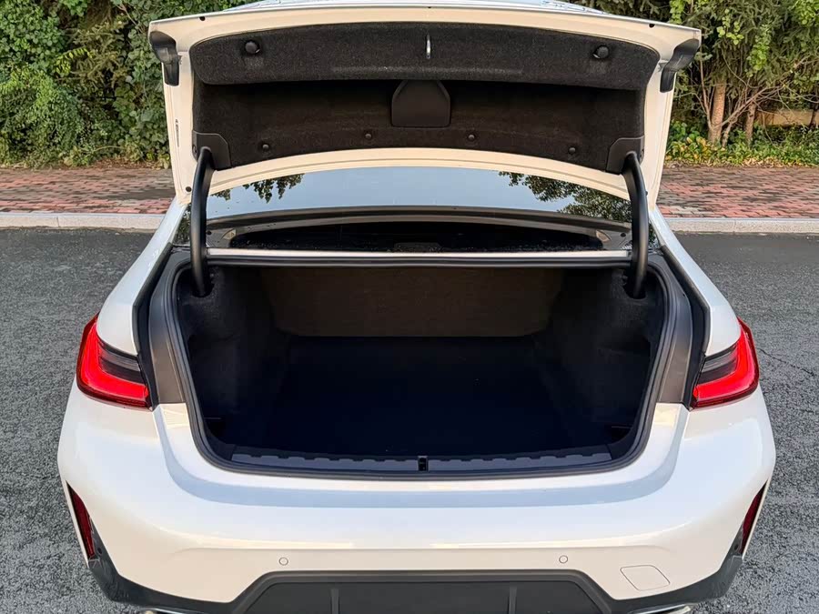 BMW 3 Series 2023, фото 7