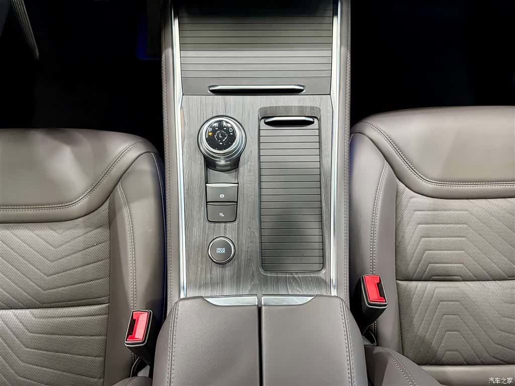 Ford Explorer, 2025 21