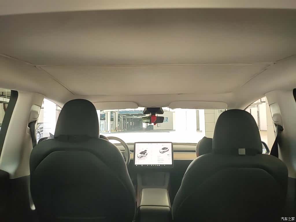 Tesla Model Y, 2023 18