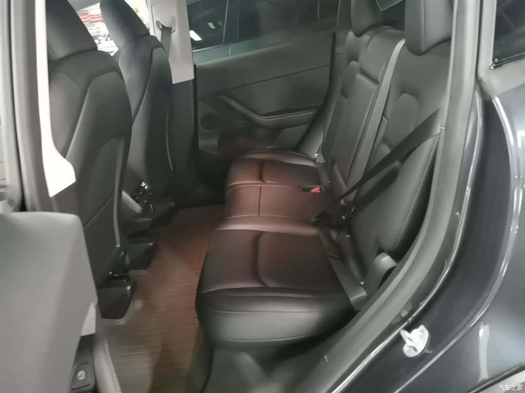 Tesla Model Y, 2024 17