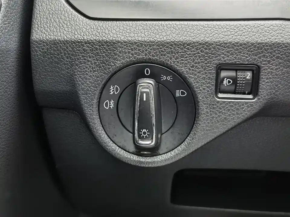 Volkswagen C-TREK Wei Collar