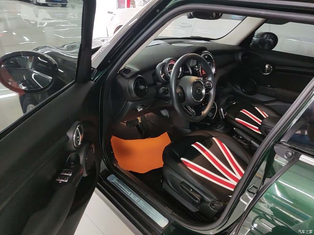 Mini ONE, 2019 16