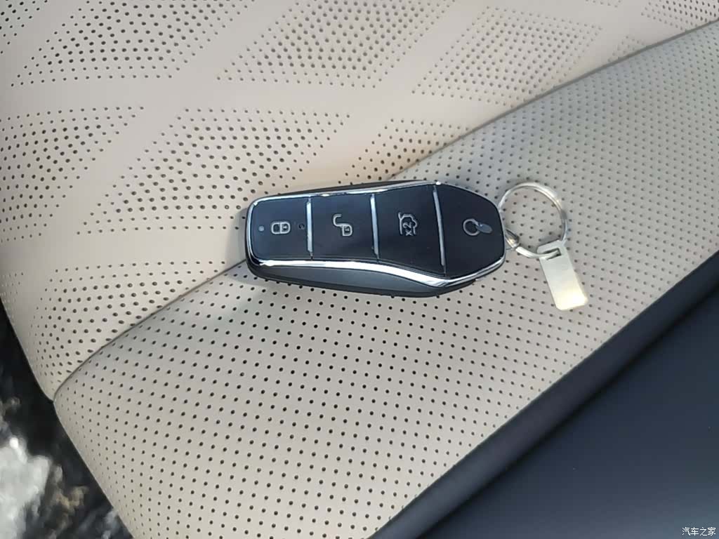 BYD Dolphin, 2026 9