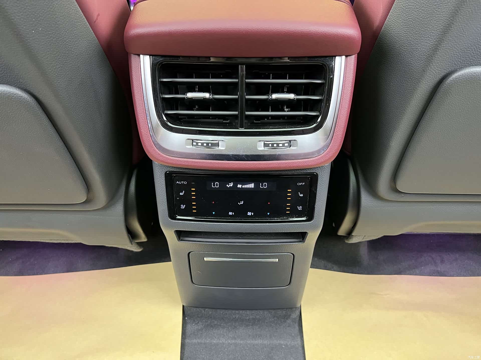 Hongqi E-HS9, 2023 24