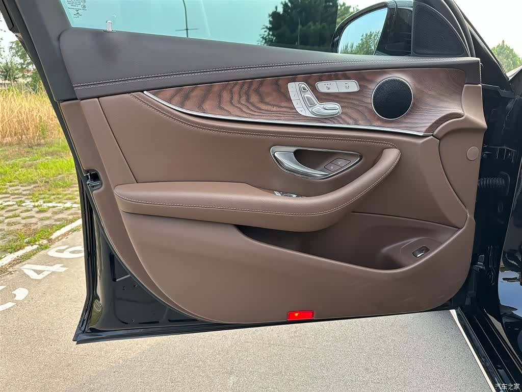 Mercedes-Benz E-Class, 2023 13