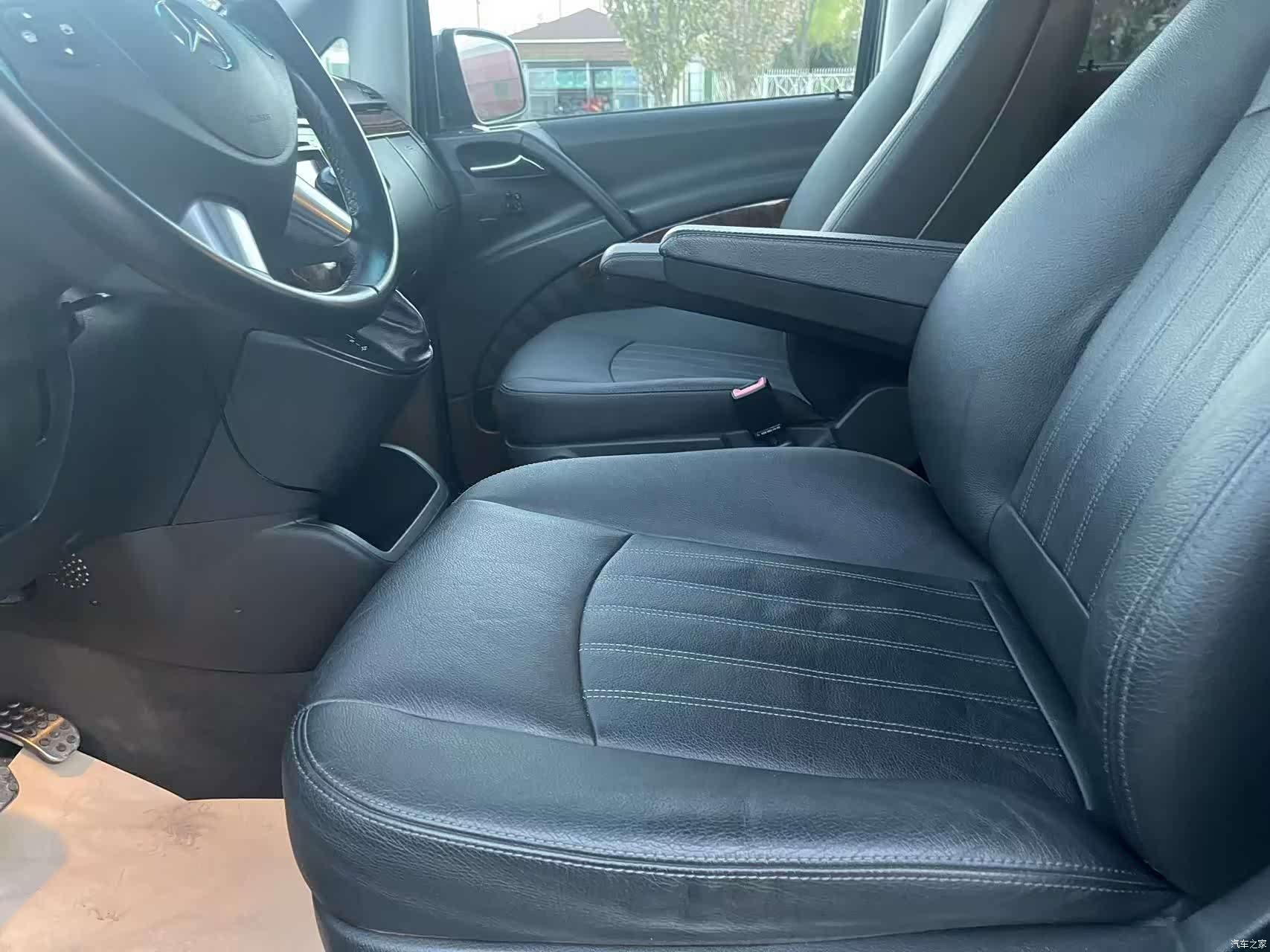 Mercedes-Benz 125, 2012 23