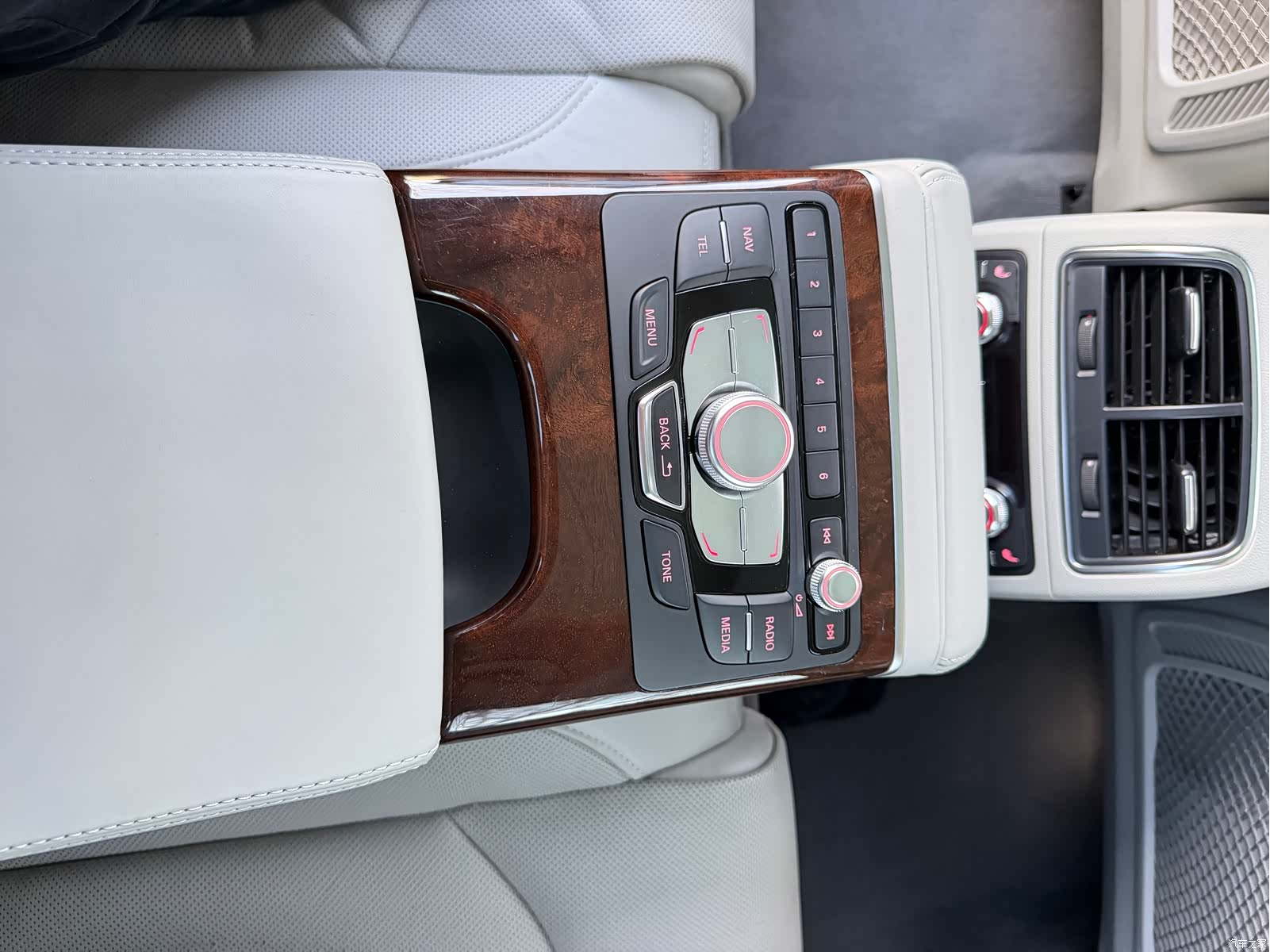 Audi A6L, 2014 12