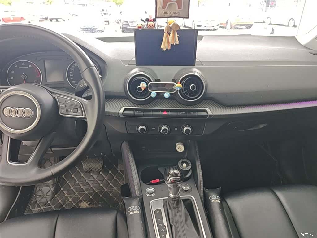 Audi Q2L, 2019 13
