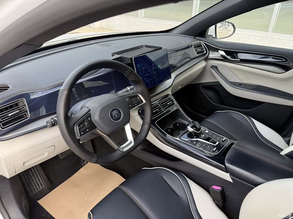 BYD Qin, 2022 10