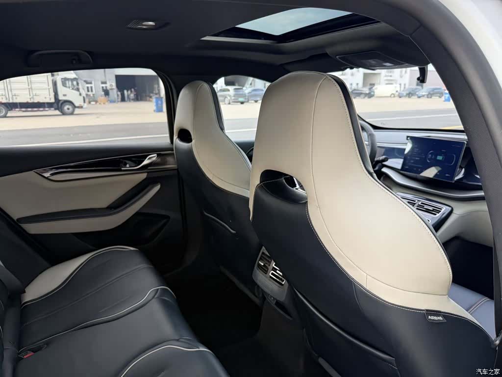 BYD Qin, 2022 16