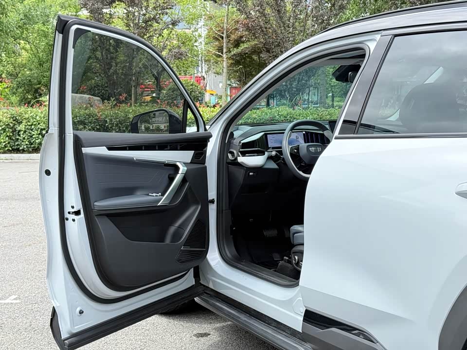 Geely Atlas L