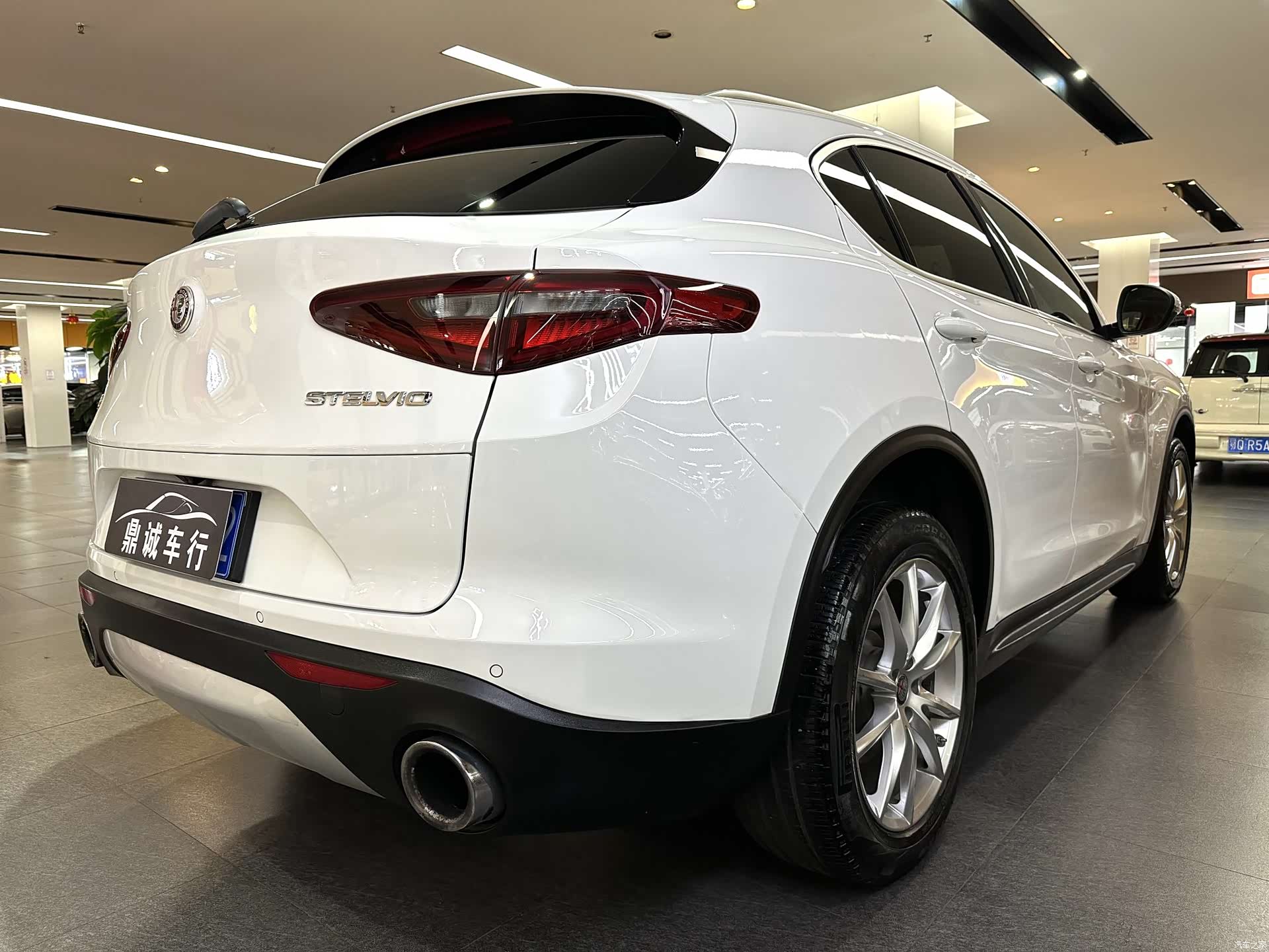 Alfa Romeo Stelvio, 2018 7