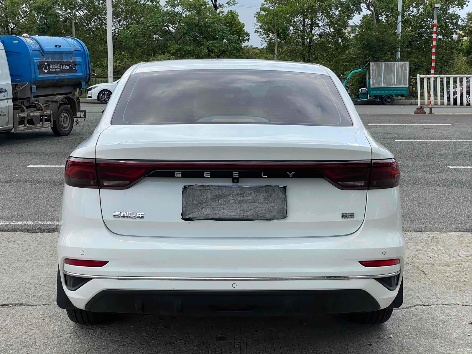 Geely Emgrand, 2022 8