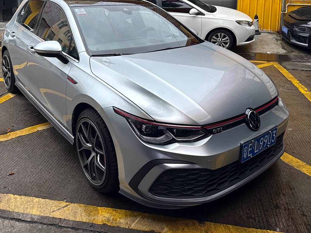 Volkswagen Golf GTI