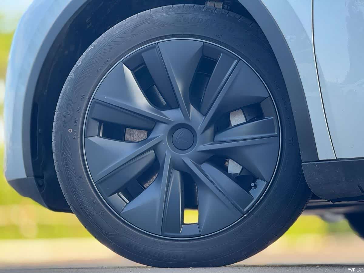 Tesla Model Y, 2024 7