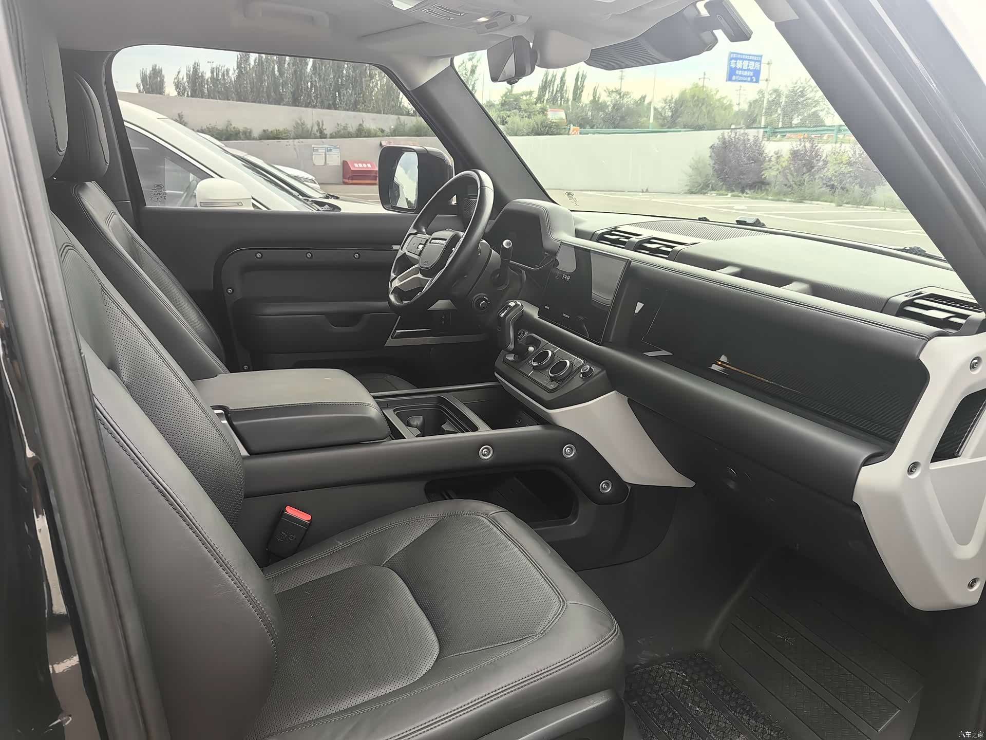 Land Rover Defender, 2023 все фото