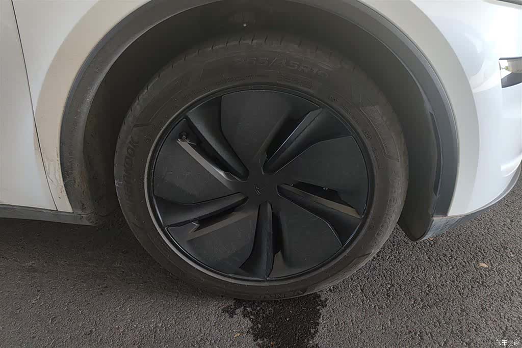 Tesla Model Y, 2025 6