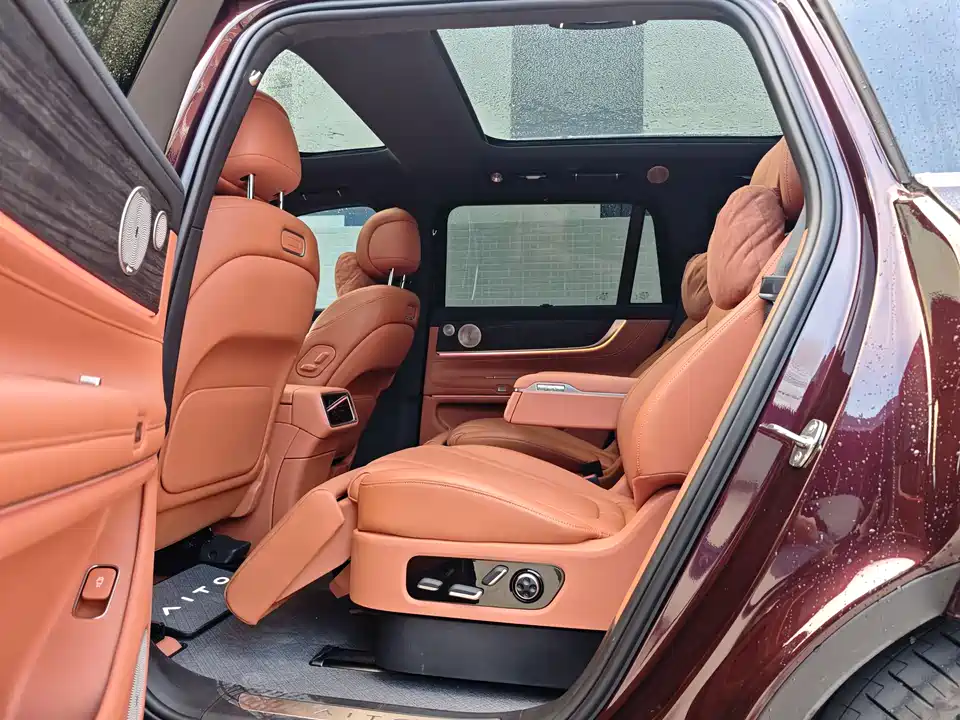 AITO Ask the world M9