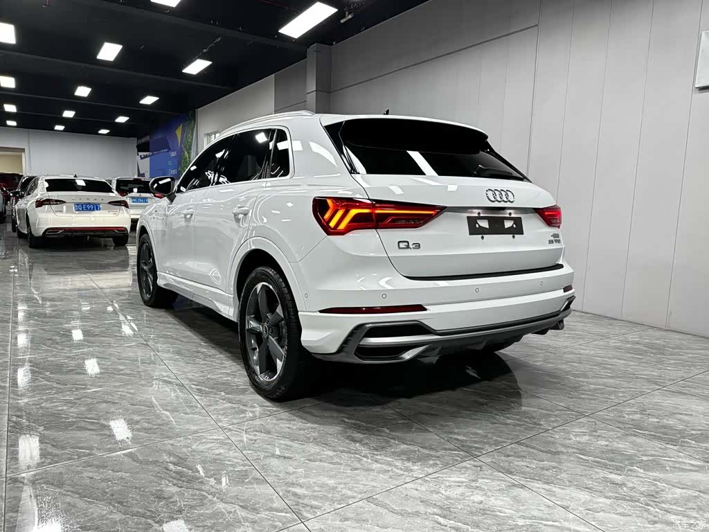 Audi Q3, 2022 4
