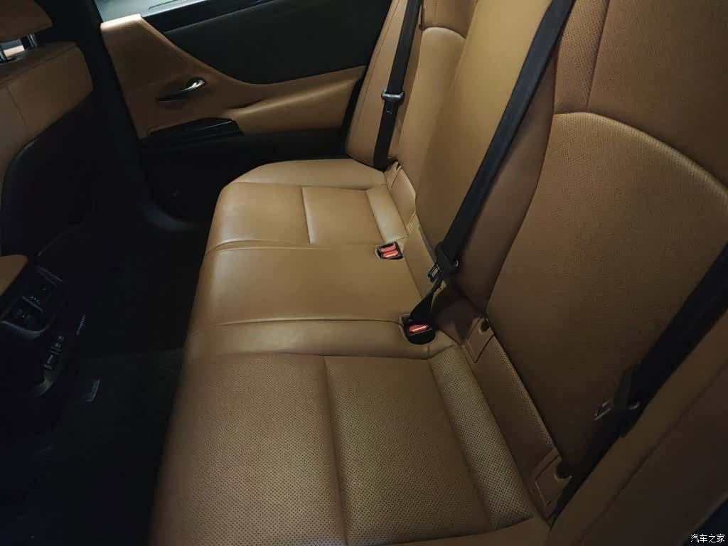 Lexus ES, 2018 15