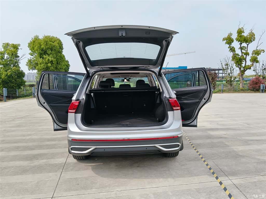 Volkswagen Tiguan L, 2021 12