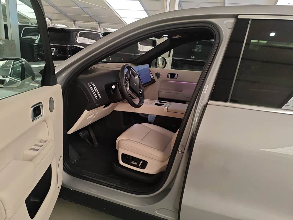 Li Auto Ideal L8