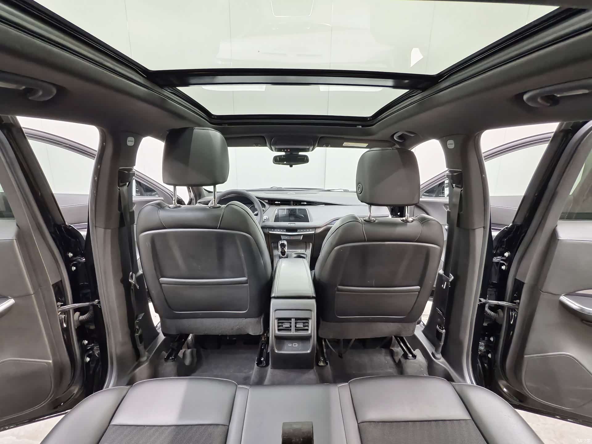 Cadillac XT4, 2021 10