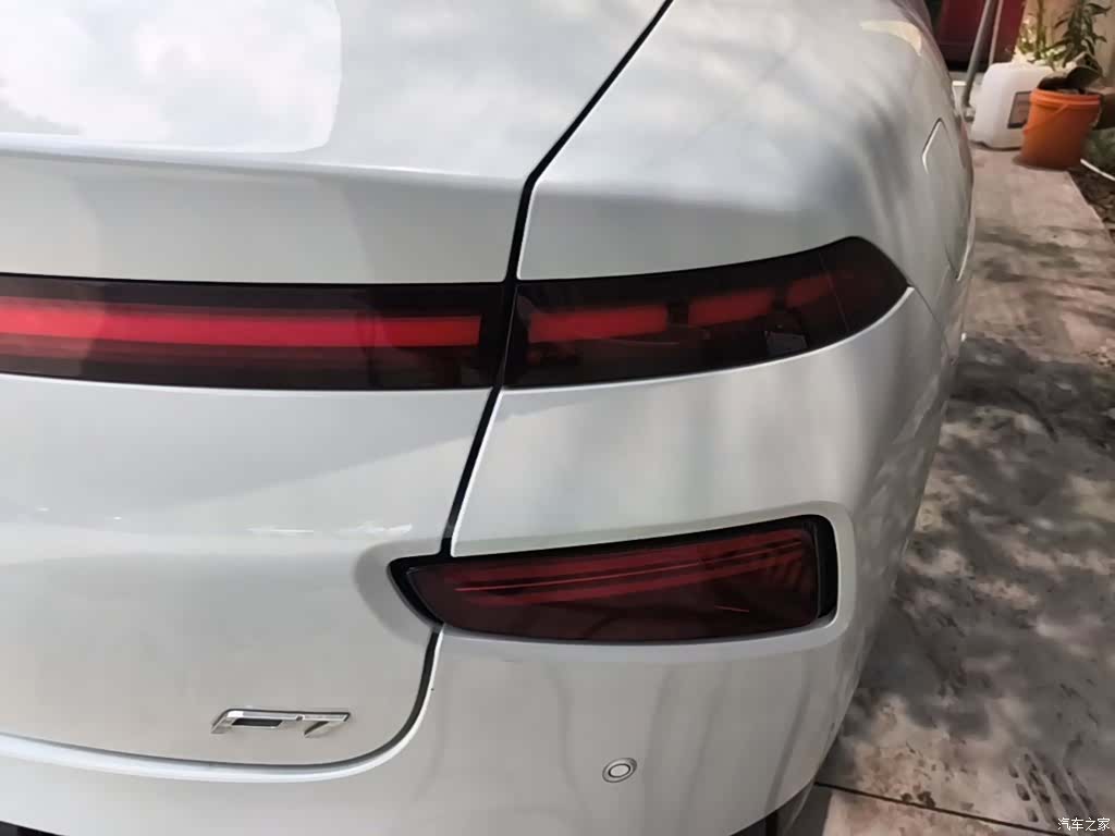 Xpeng P7, 2022 8