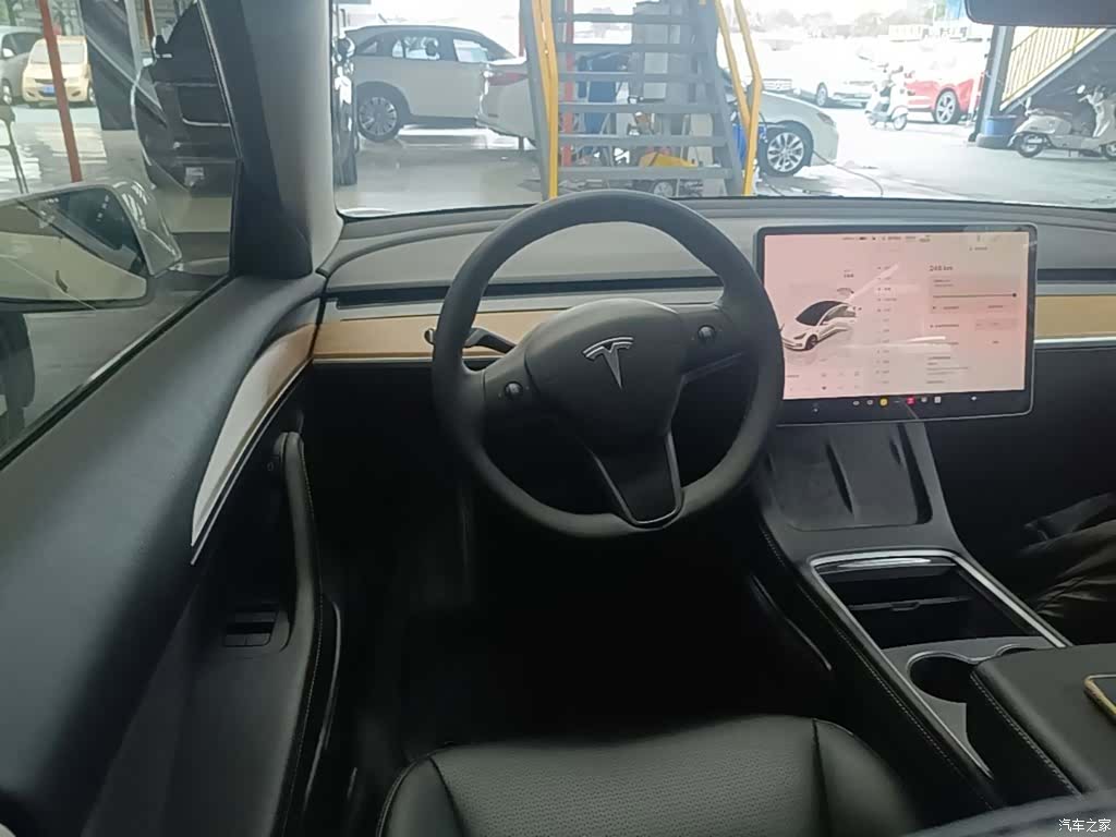 Tesla Model 3, 2022 11