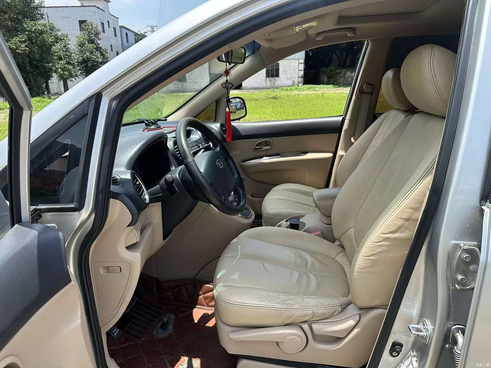 Kia 7, 2011 6