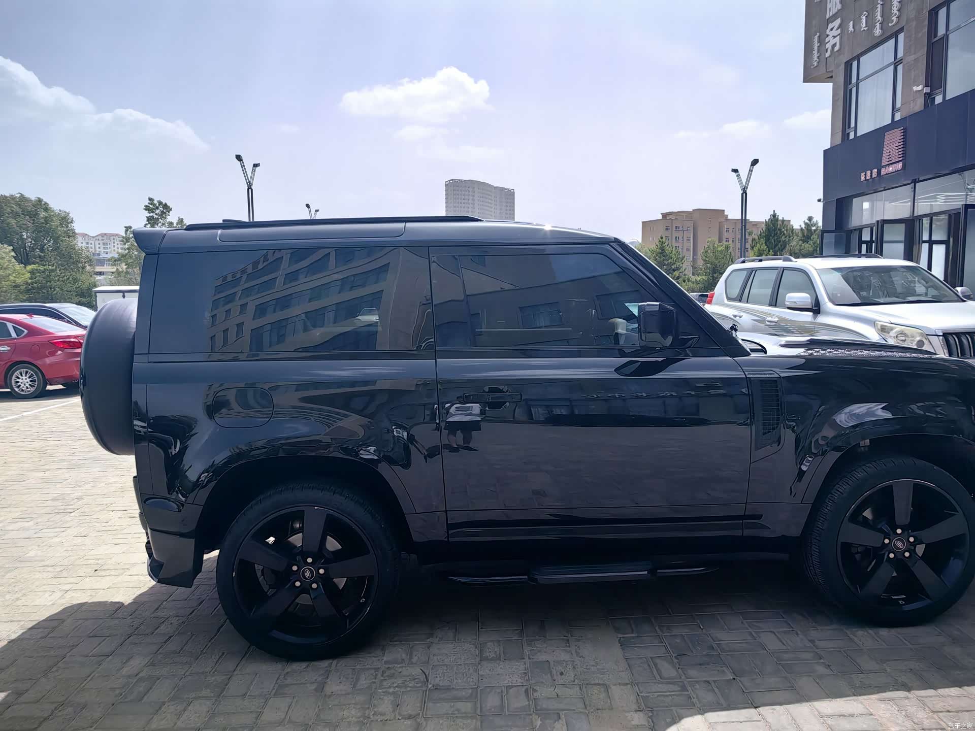 Land Rover Defender, 2023 4