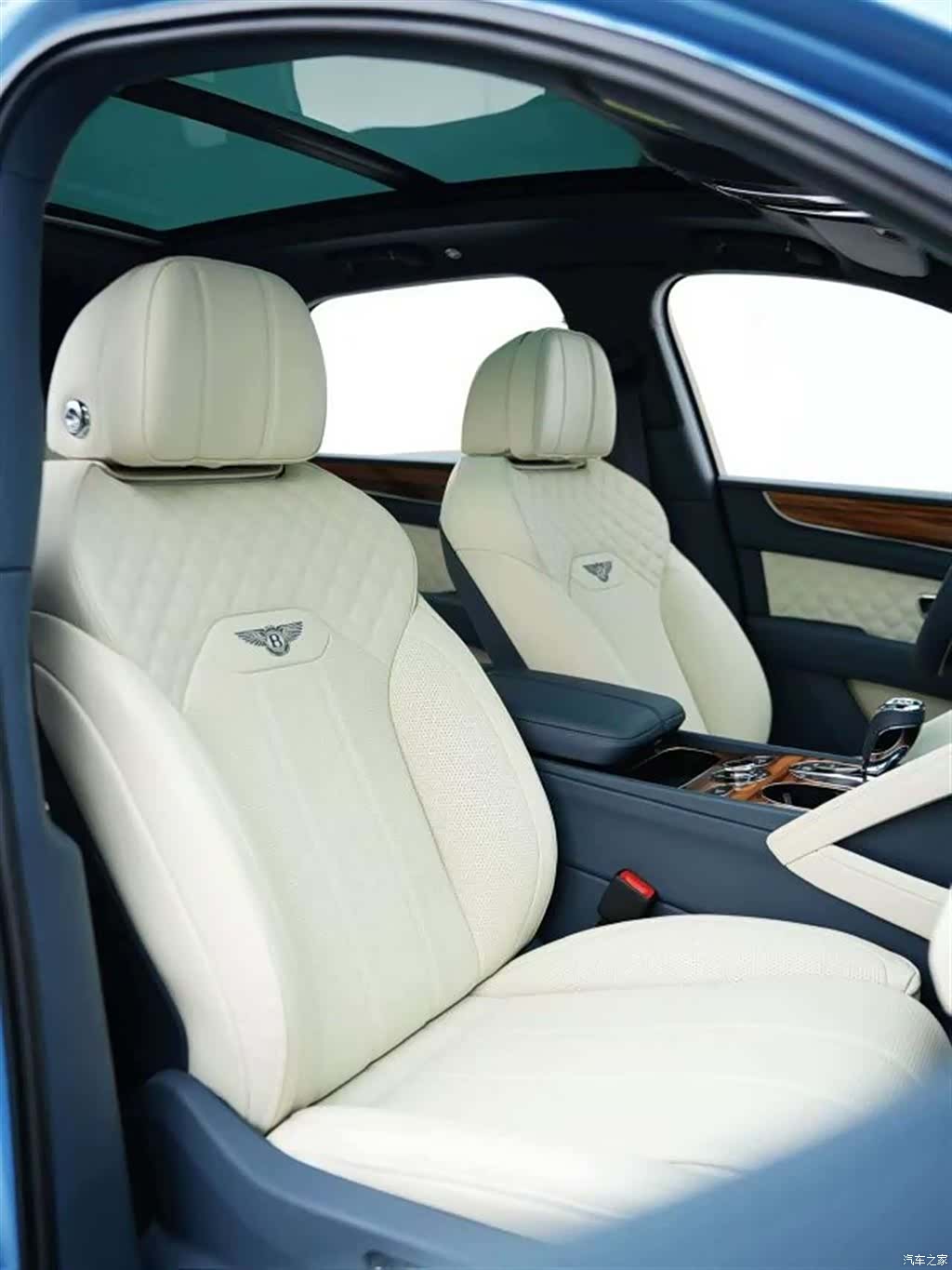 Bentley Bentayga, 2023 7