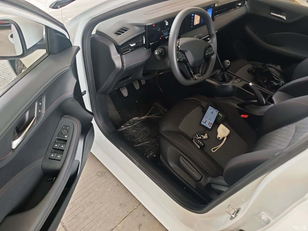 Roewe i5, 2025 16