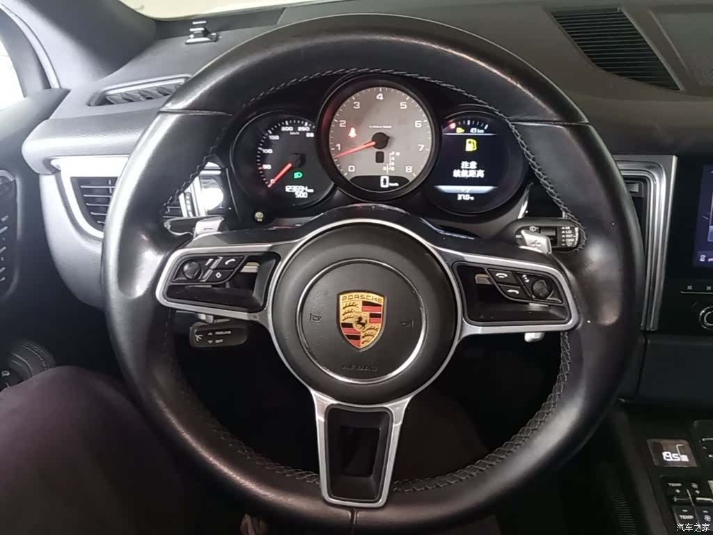 Porsche Macan, 2017 11