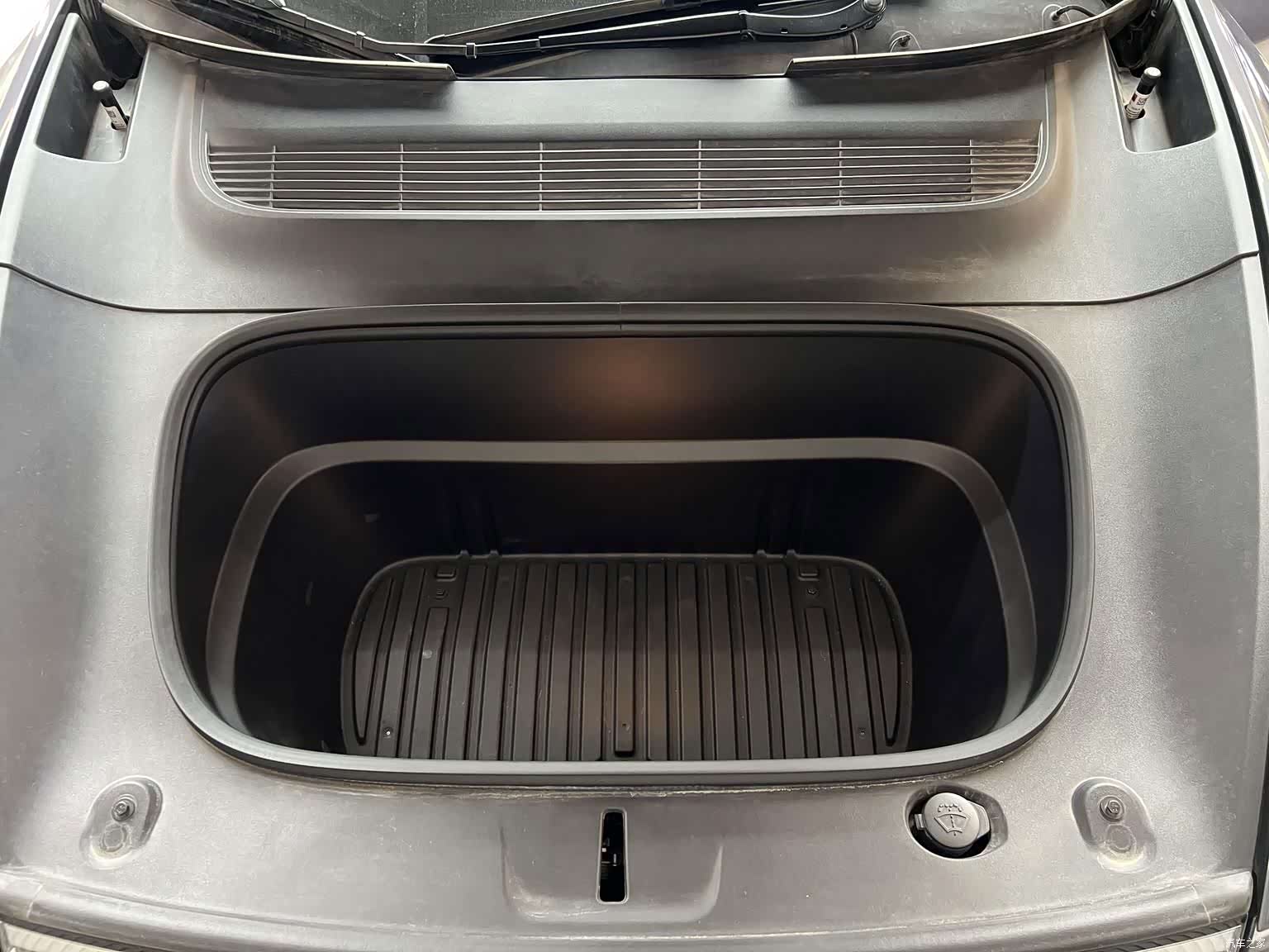 Tesla Model Y, 2025 14