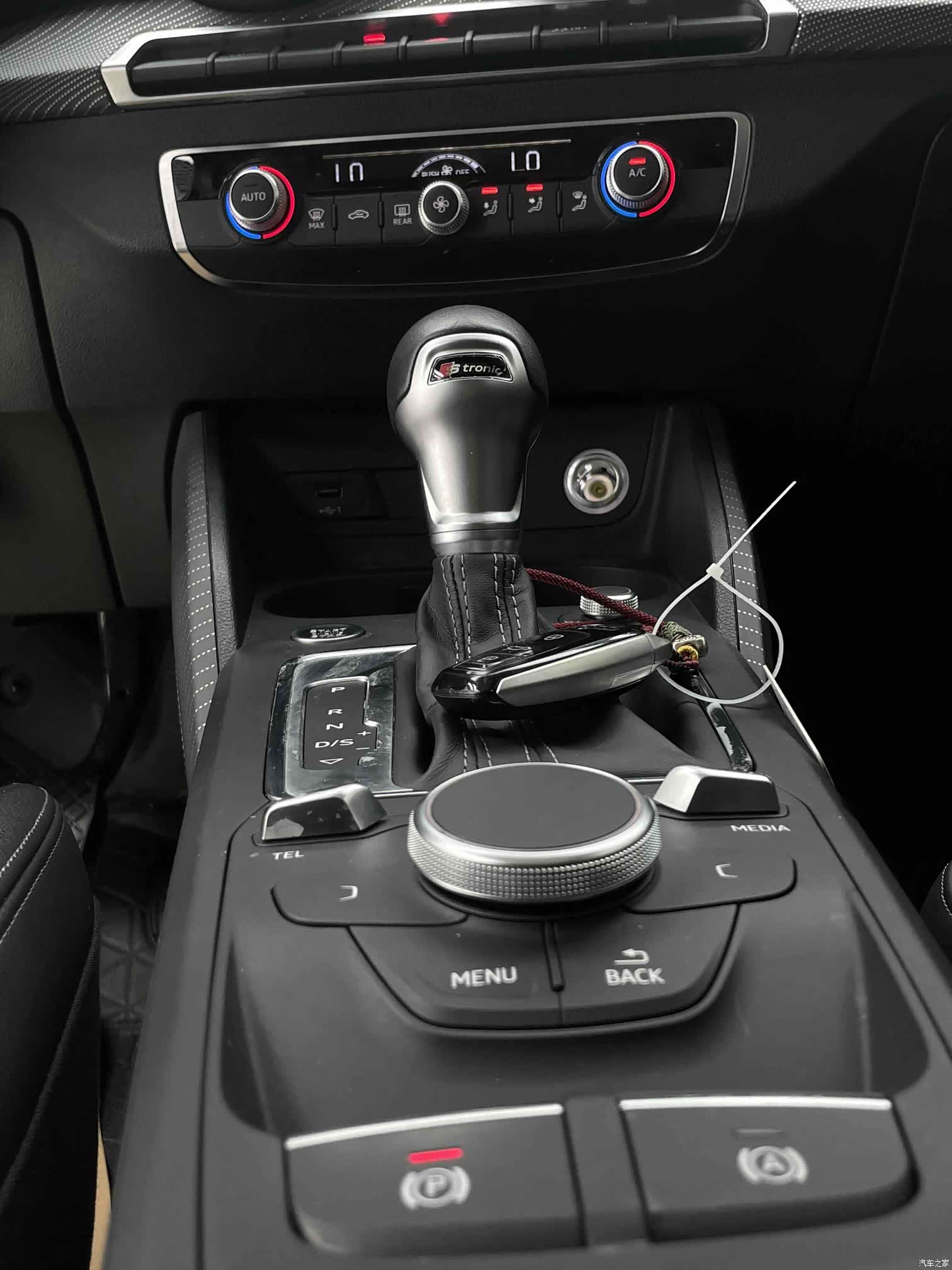 Audi Q2L, 2023 10