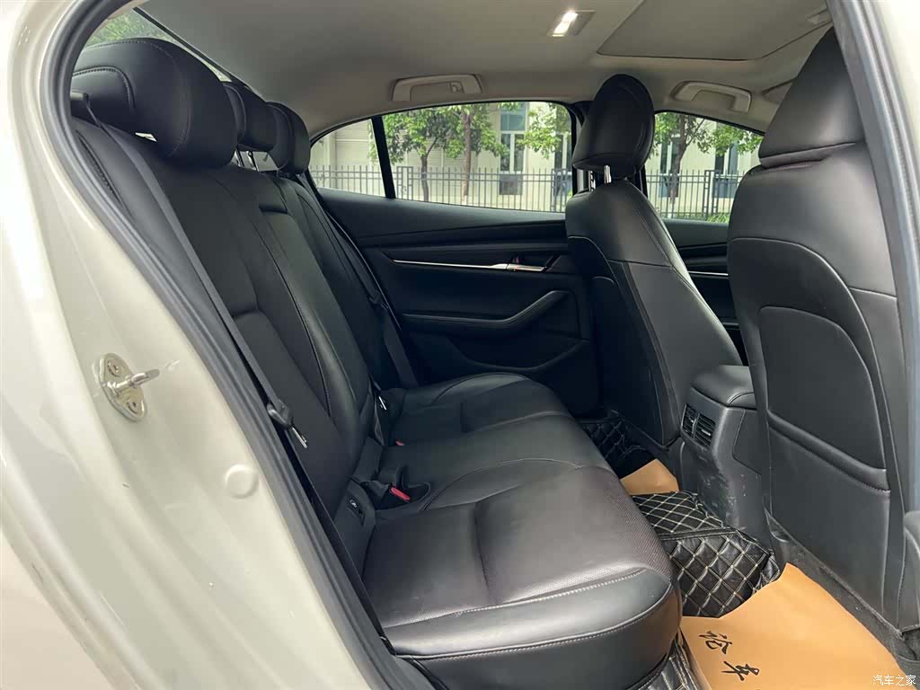 Mazda Mazda3, 2022 18