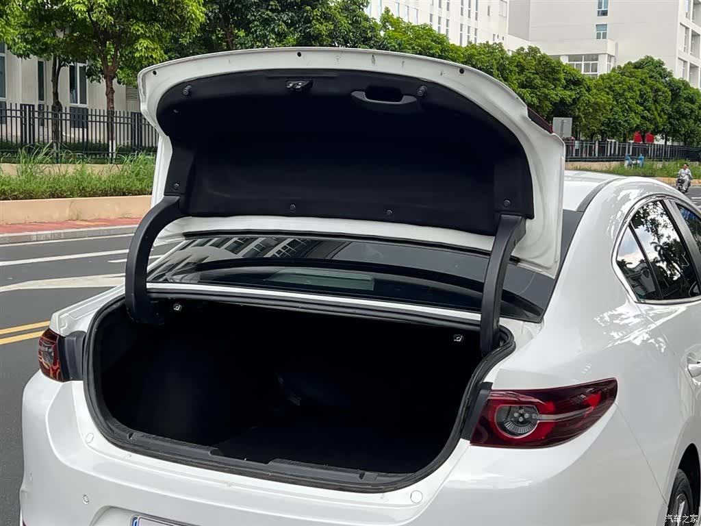 Mazda Mazda3, 2022 27